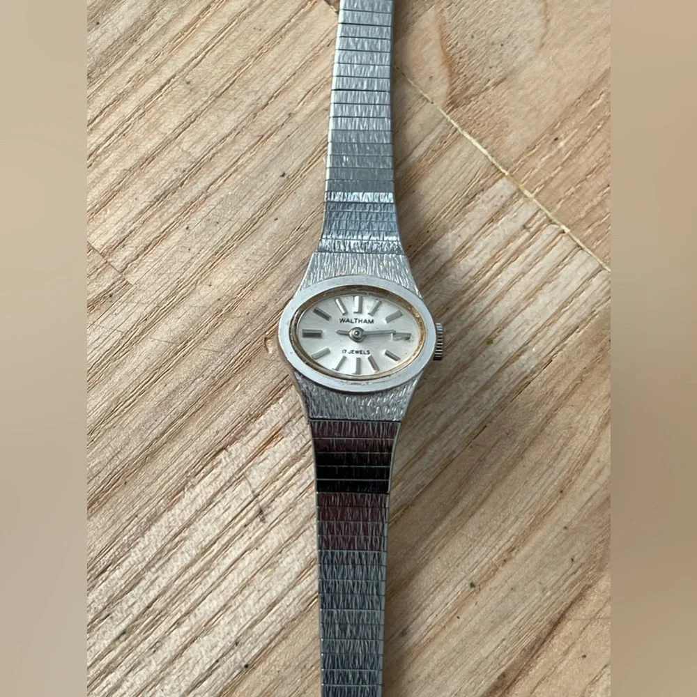 Waltham 17 Jewels Rare Vintage Mechanical Ladies Watch Stainless Dial Bracelet